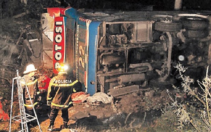 Zimbabwe bus crash kills at least 30